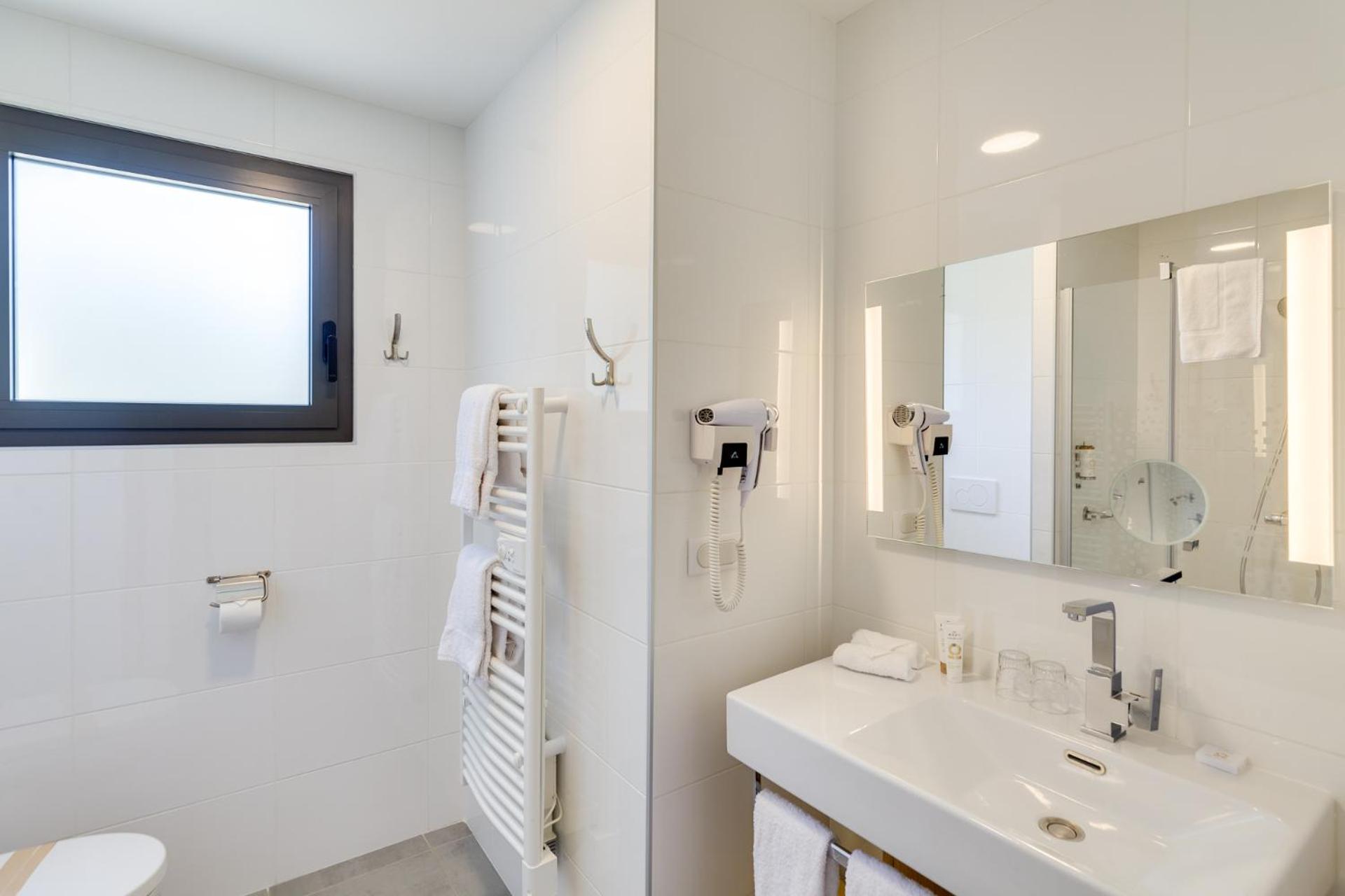 Hotel La Cachette 4*